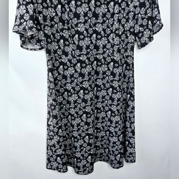 NWOT Women's H&M Short Sleeve Dress Black And White Floral Print Size 10 - Picture 3 of 7